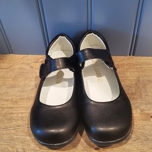 New without tags black leather shoes